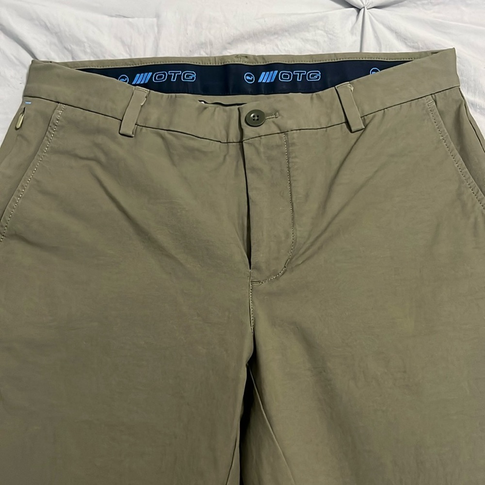 Vineyard vines on the go pants 30x32 EUC No rips, stains or tears.